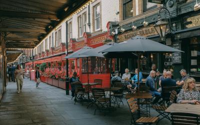 Photo by Huy Phan: https://www.pexels.com/photo/people-sitting-on-restaurant-patio-in-london-17160733/